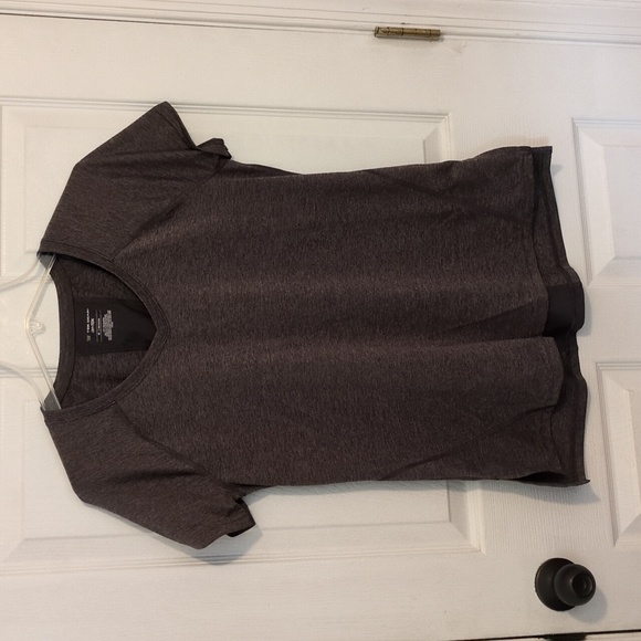 Women's Assorted Athletic Shirts - Lot Of 7 - Picture 15 of 15